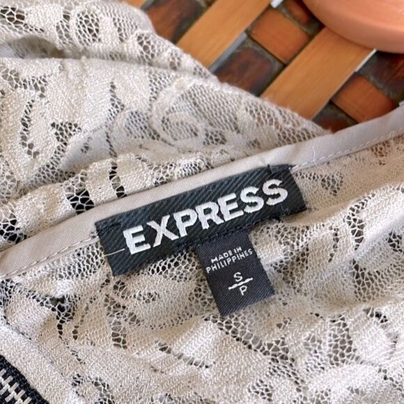 Express All Over Lace Khaki Top Short Sleeve Blouse - Picture 6 of 7